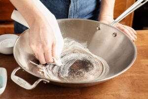 how to remove rust from stainless steel pan